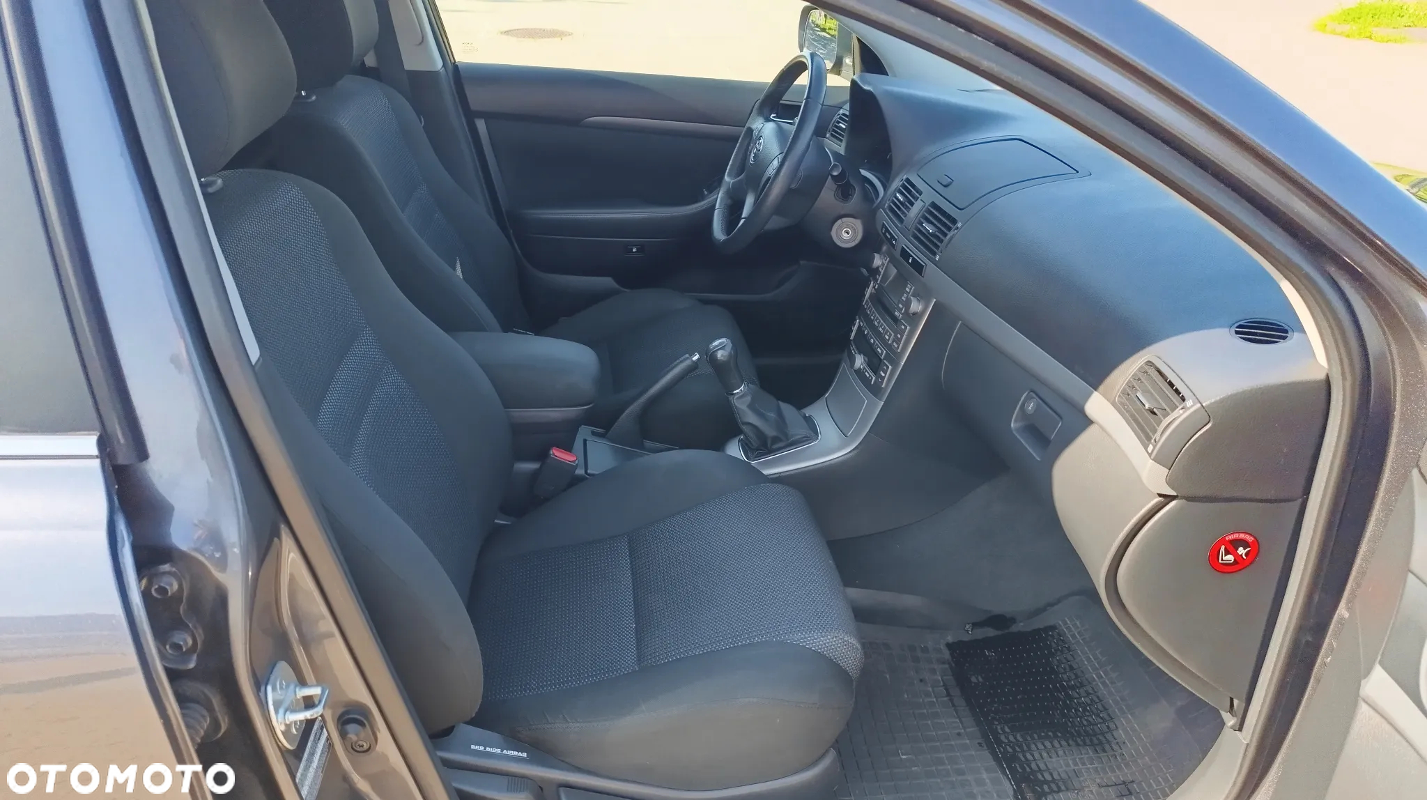 Toyota Avensis 1.8 VVT-i Luna - 19