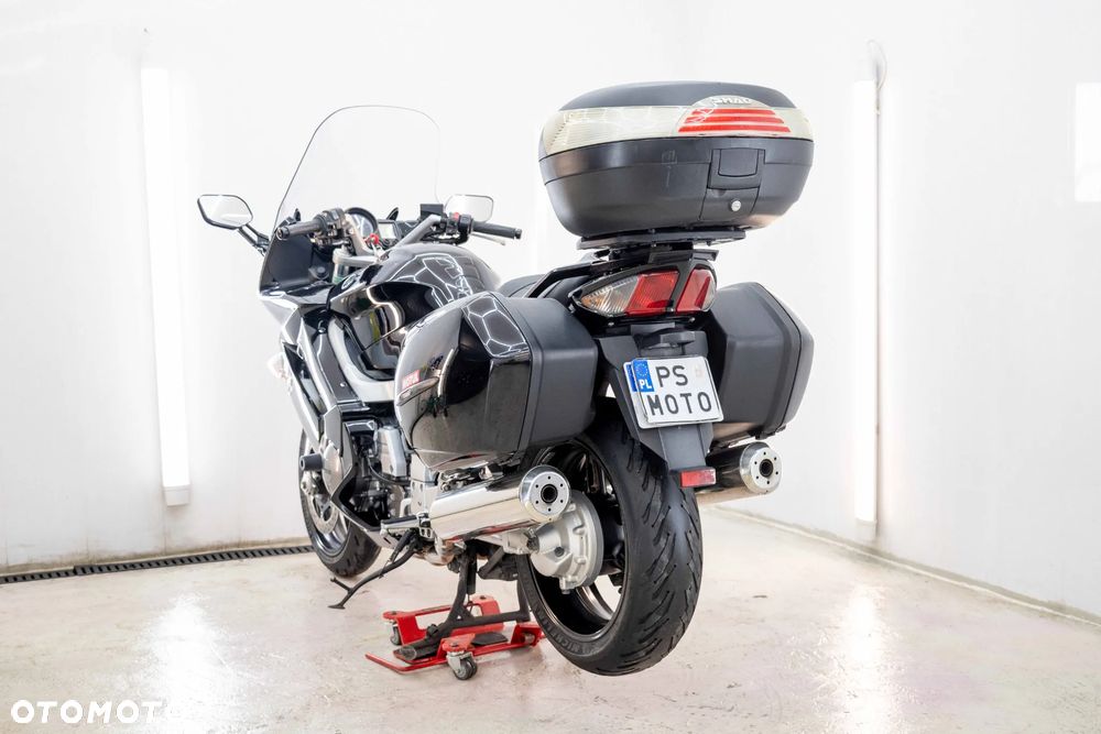 Yamaha FJR - 8
