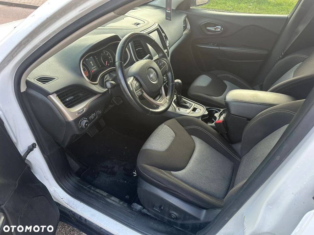 Jeep Cherokee - 10