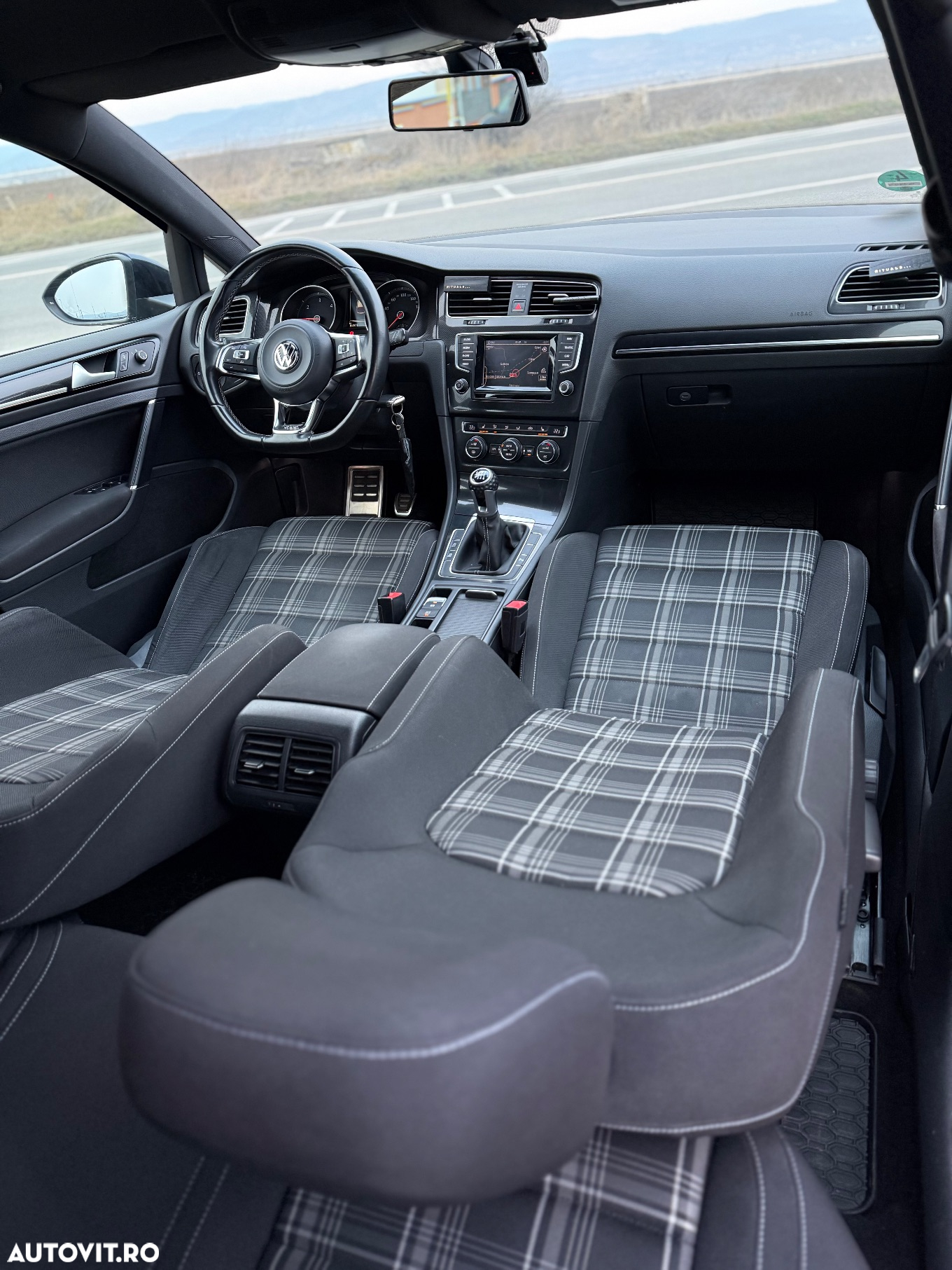 Volkswagen Golf 2.0 TDI GTD - 9