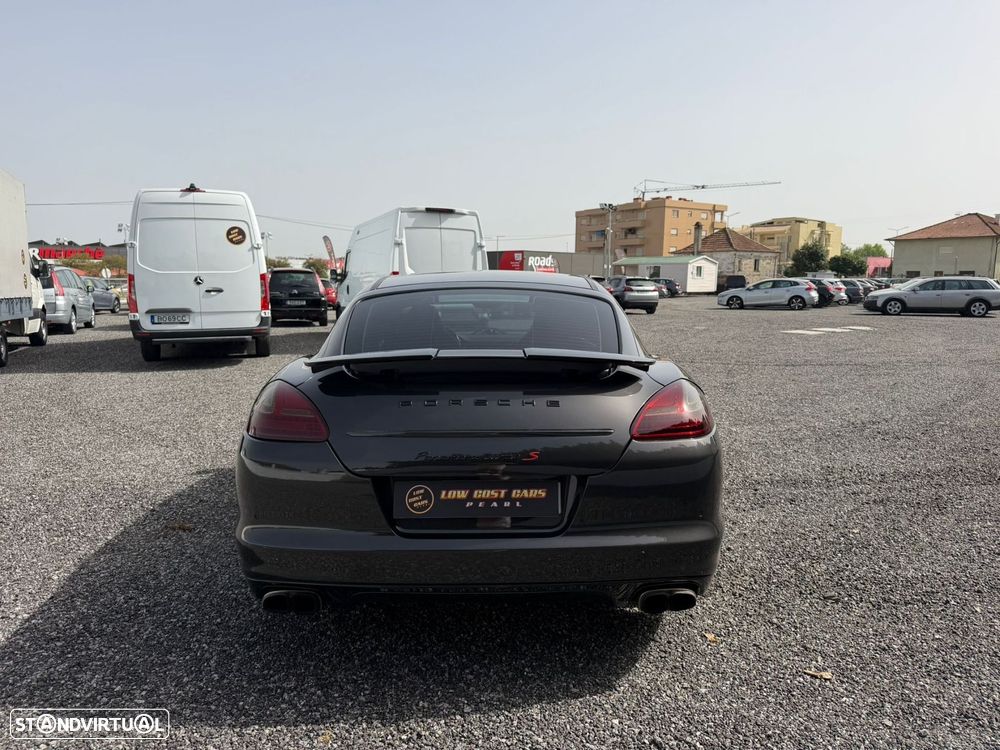 Porsche Panamera Turbo PDK - 21