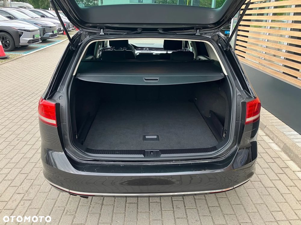 Volkswagen Passat - 8