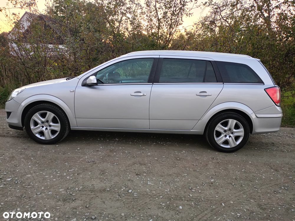 Opel Astra 1.6 Caravan NAVI - 4
