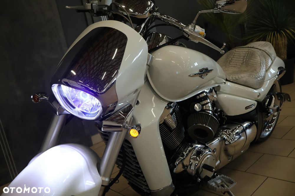 Suzuki Intruder - 10