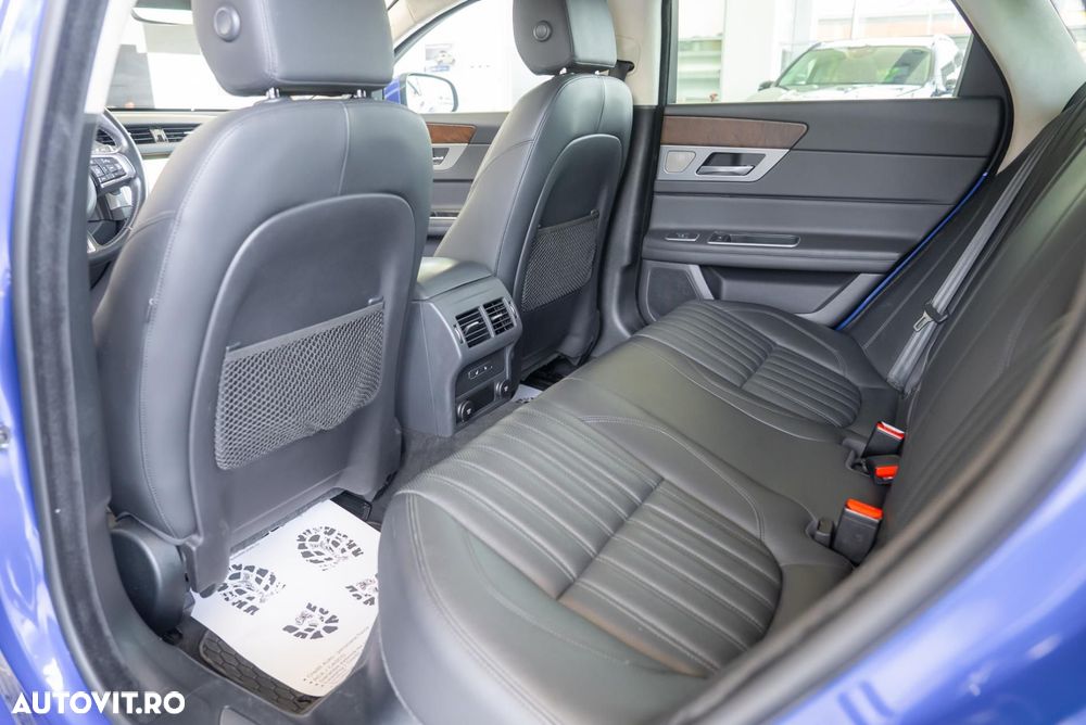 Jaguar XF 20d AWD Prestige - 29