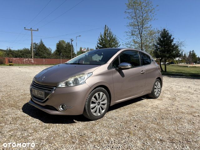 Peugeot 208 - 1