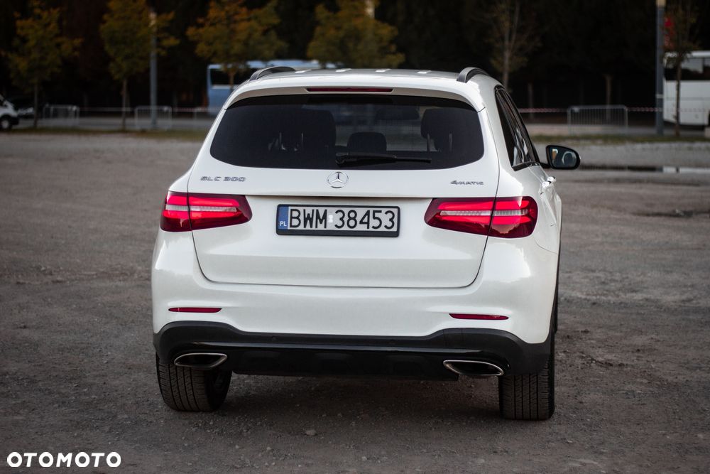 Mercedes-Benz GLC 300 4Matic 9G-TRONIC AMG Line - 15