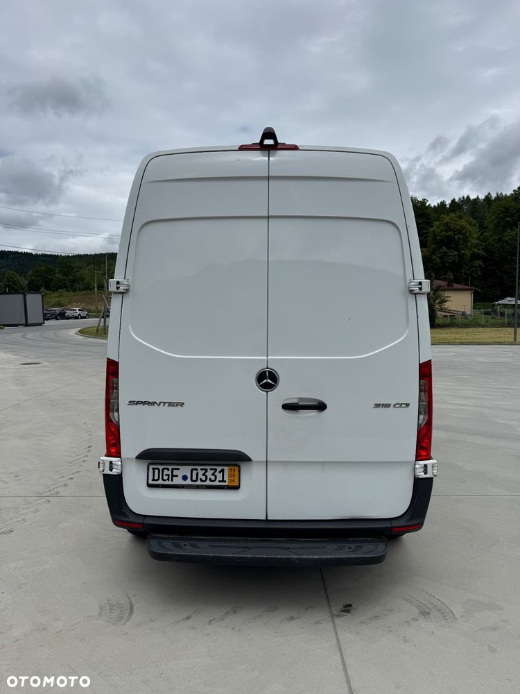 Mercedes-Benz Sprinter - 5