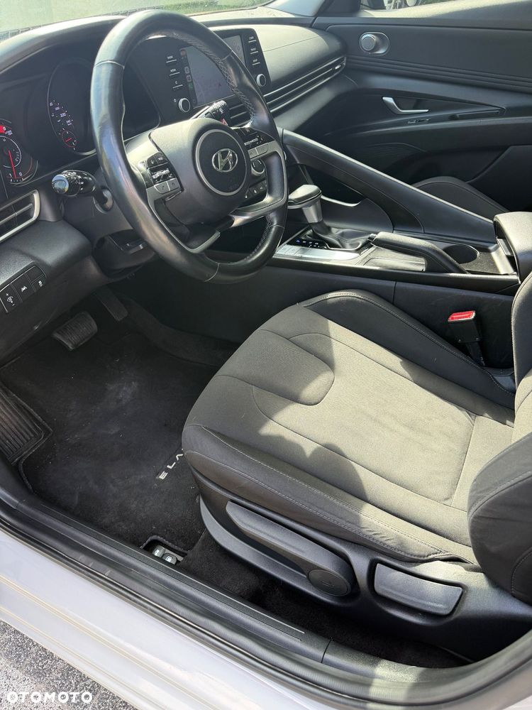 Hyundai Elantra 1.6 Classic + - 11