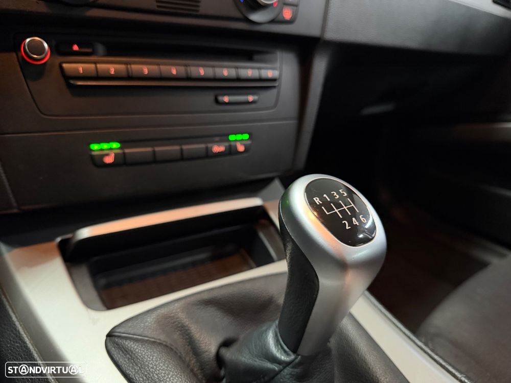 BMW 318 d Navigation Sport - 18