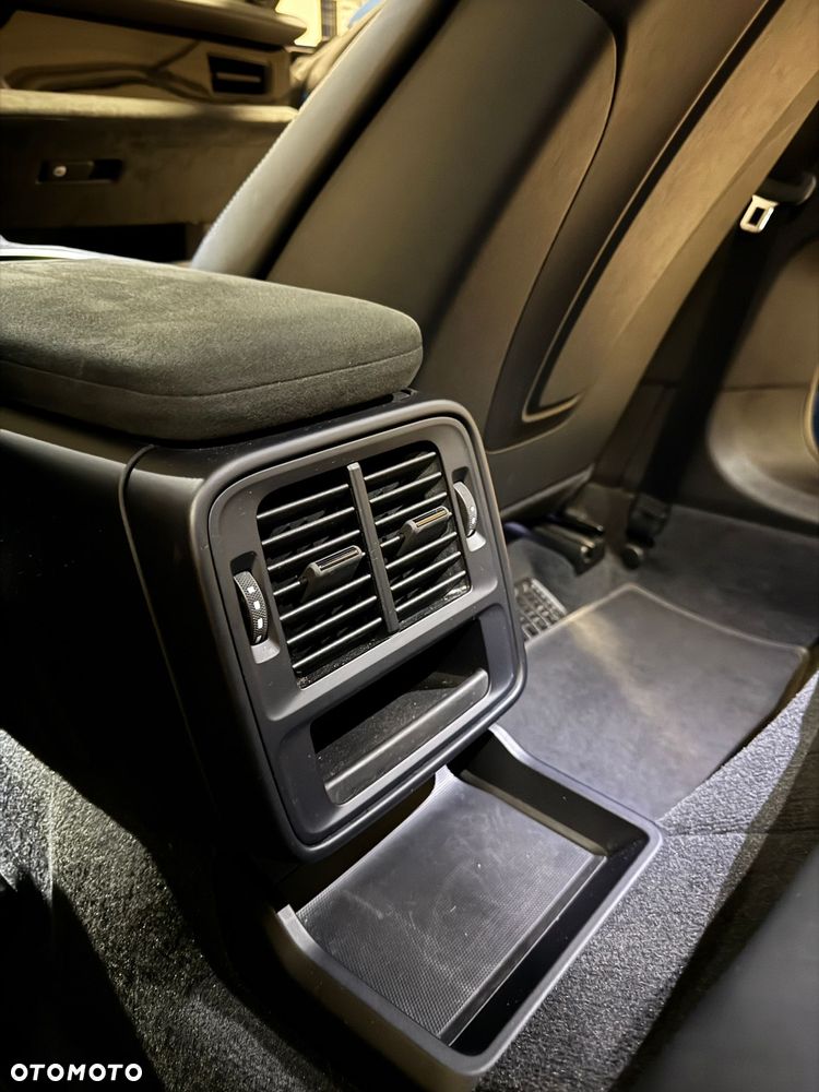 Porsche Taycan GTS - 15