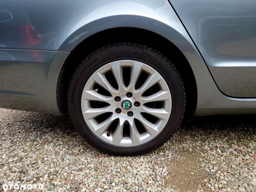 Skoda Superb 2.0 TDI Elegance DSG - 24