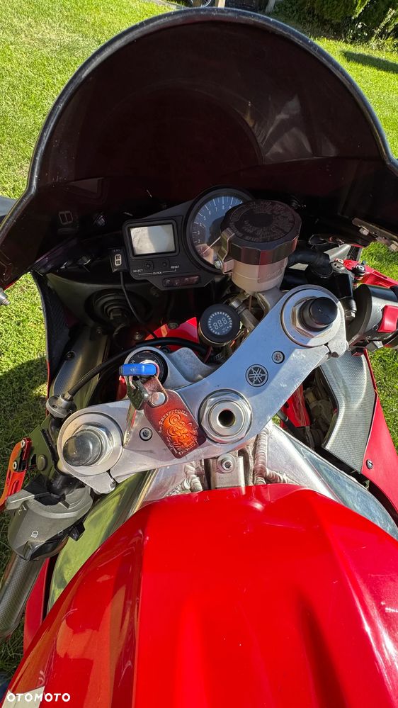 Yamaha YZF - 4