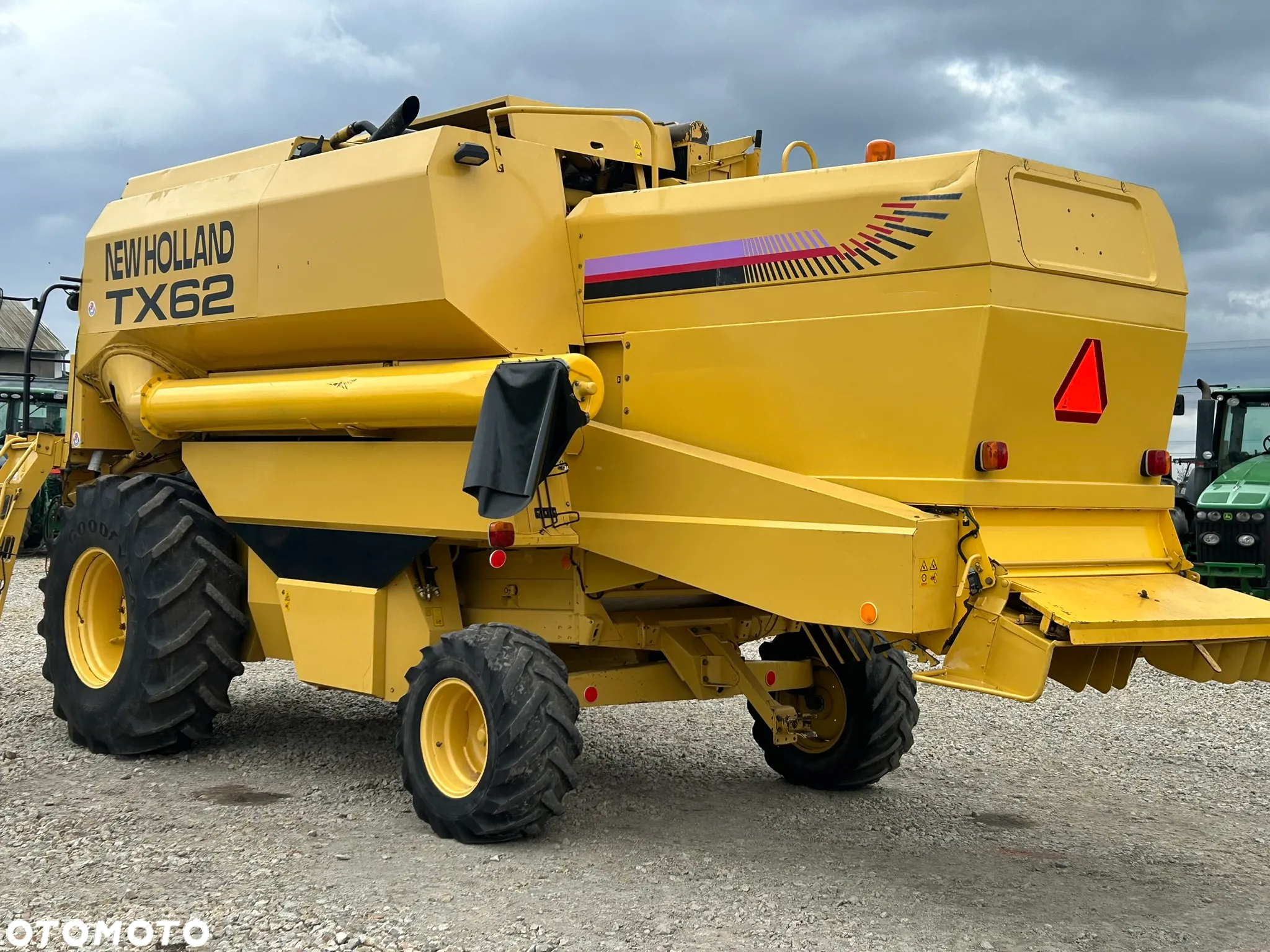New Holland TX62 - 17
