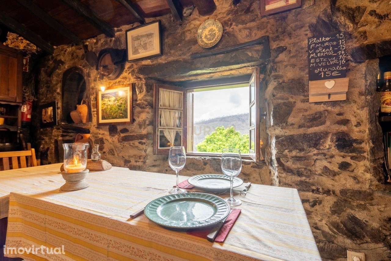 Excelente Prédio de Xisto no Centro da aldeia de Talasnal - Grande imagem: 2/41