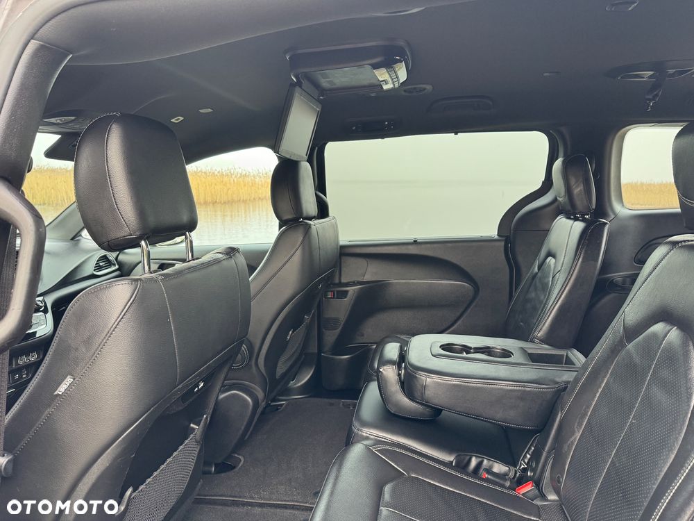 Chrysler Pacifica - 2