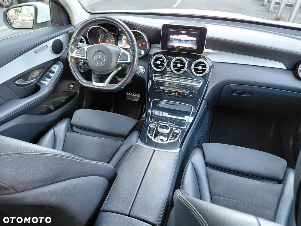 Mercedes-Benz GLC 250 4Matic 9G-TRONIC AMG Line - 2