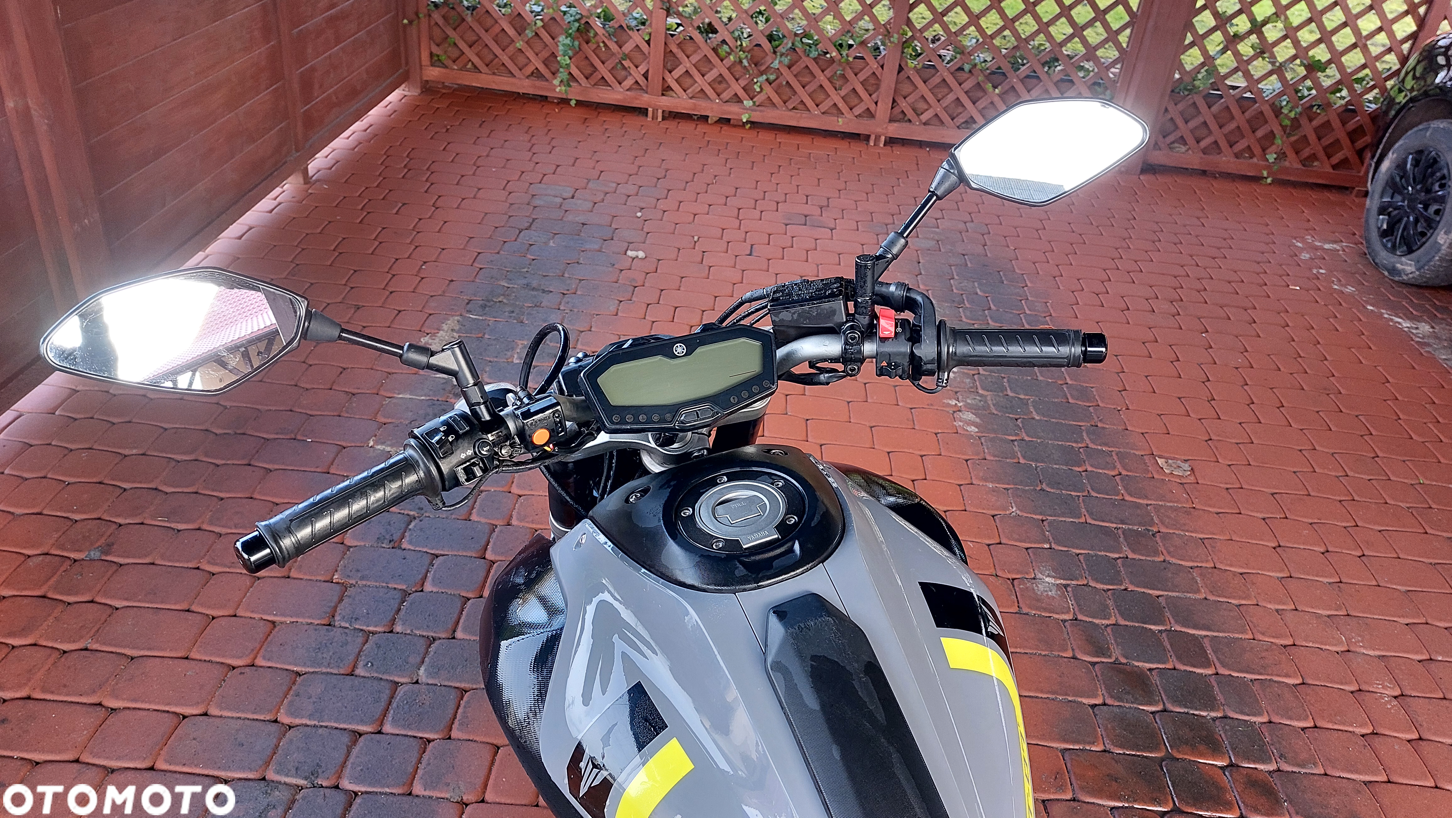 Yamaha MT - 7