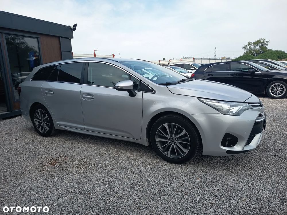 Toyota Avensis 1.8 Premium - 10