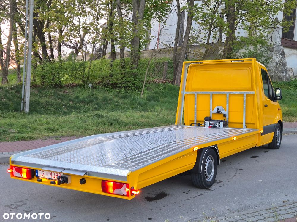Mercedes-Benz Sprinter - 14