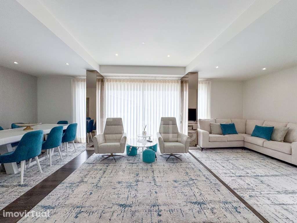 Moradia geminada T5+1 na Ericeira, renovada e próxima do mar - Grande imagem: 3/50