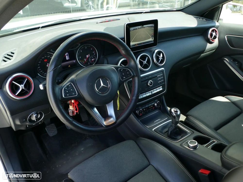 Mercedes-Benz A 180 d AMG Line - 25