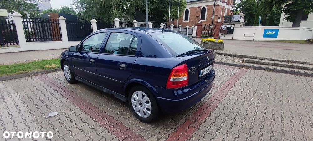 Opel Astra 1.4 Essentia - 4