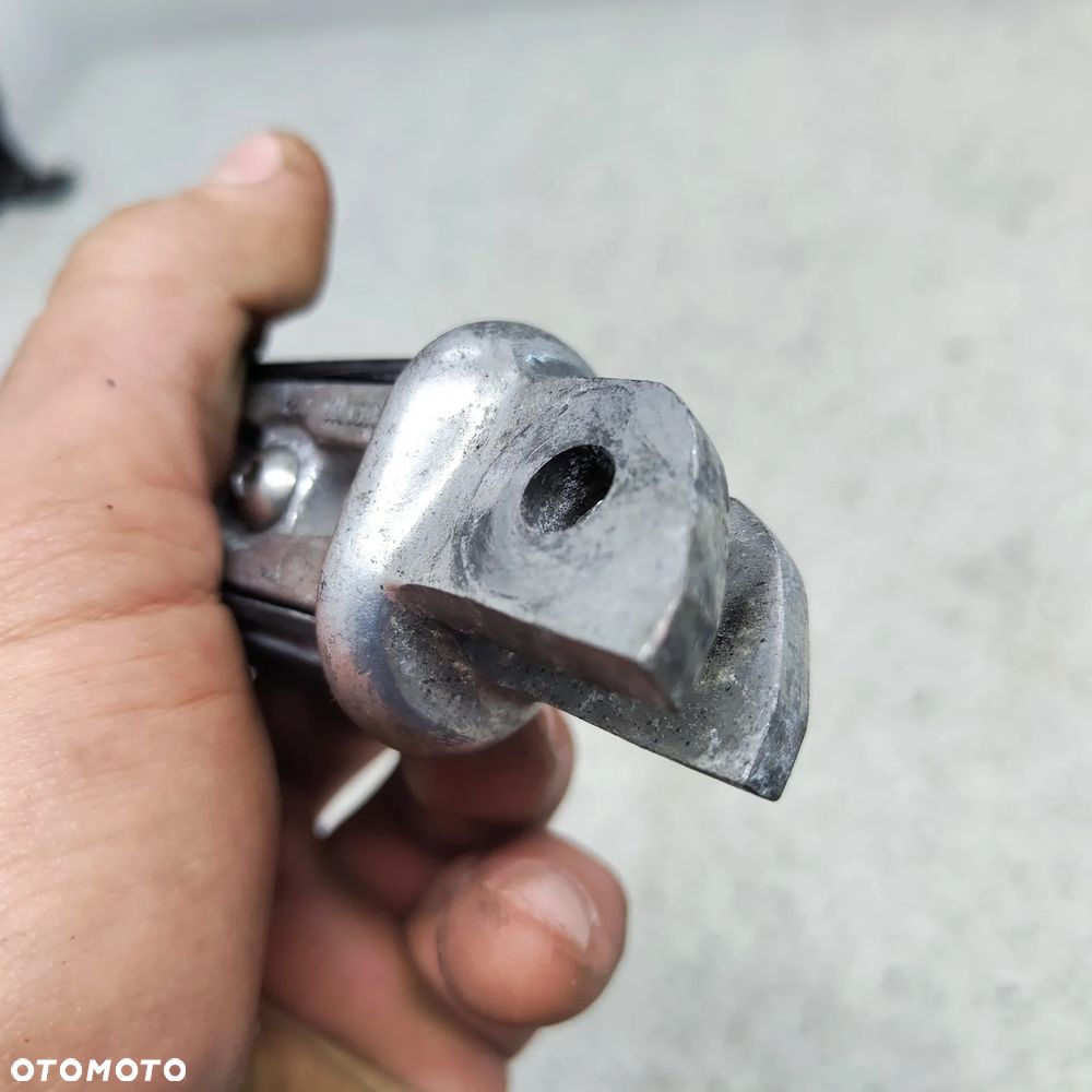 Podnóżek lewy Triumph - 10