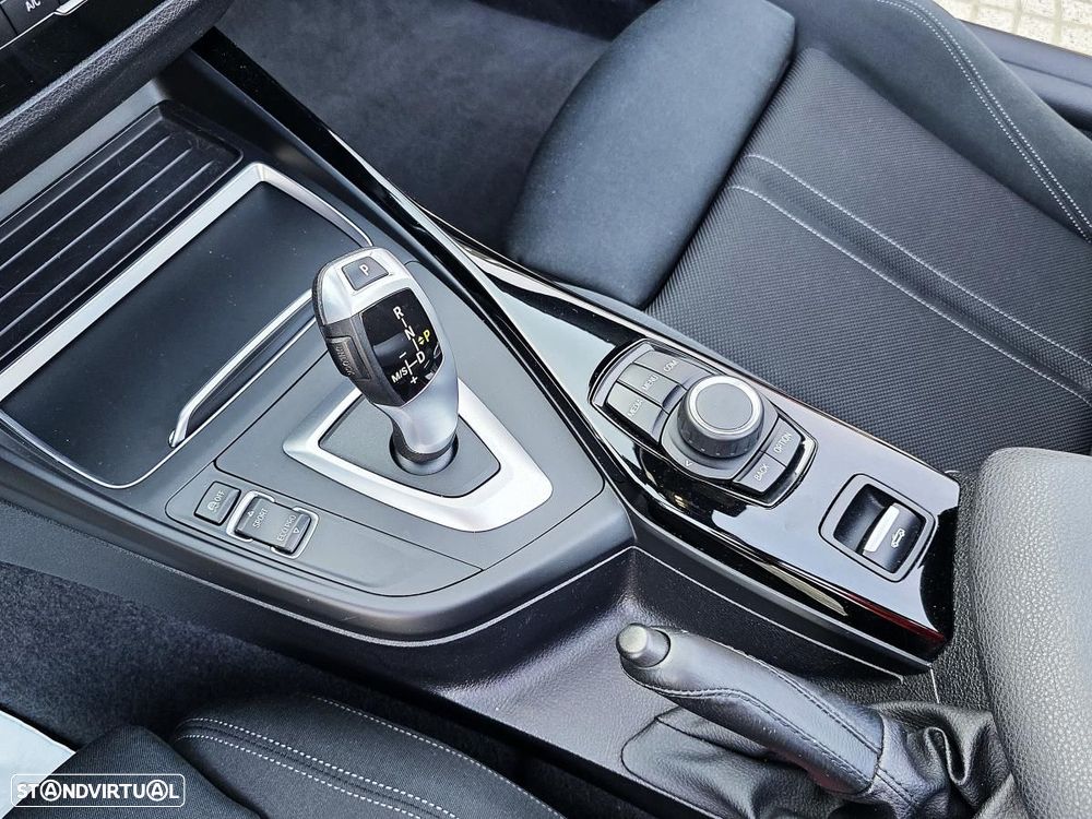 BMW 218 d Cabrio Line Sport Auto - 28