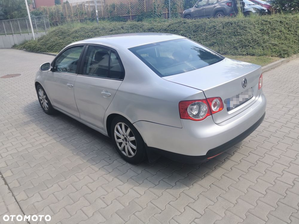 Volkswagen Jetta - 6