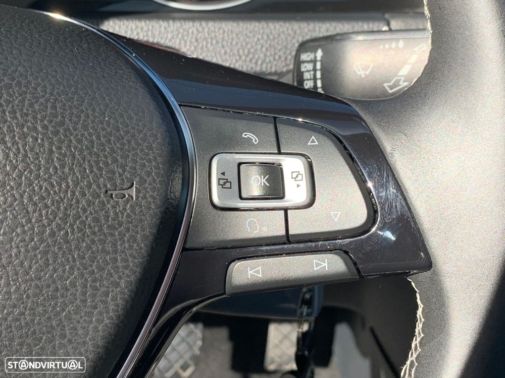 VW Golf 1.6 TDi R-Line - 38