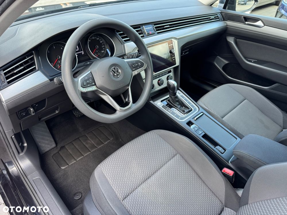Volkswagen Passat 1.6 TDI SCR DSG Conceptline - 17
