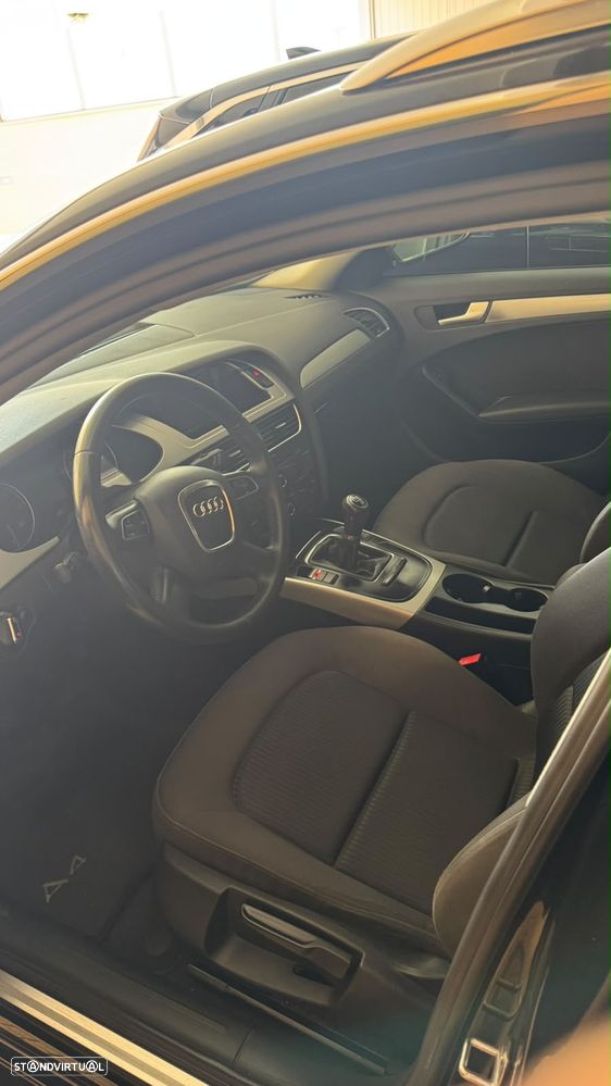 Audi A4 2010 photo 4
