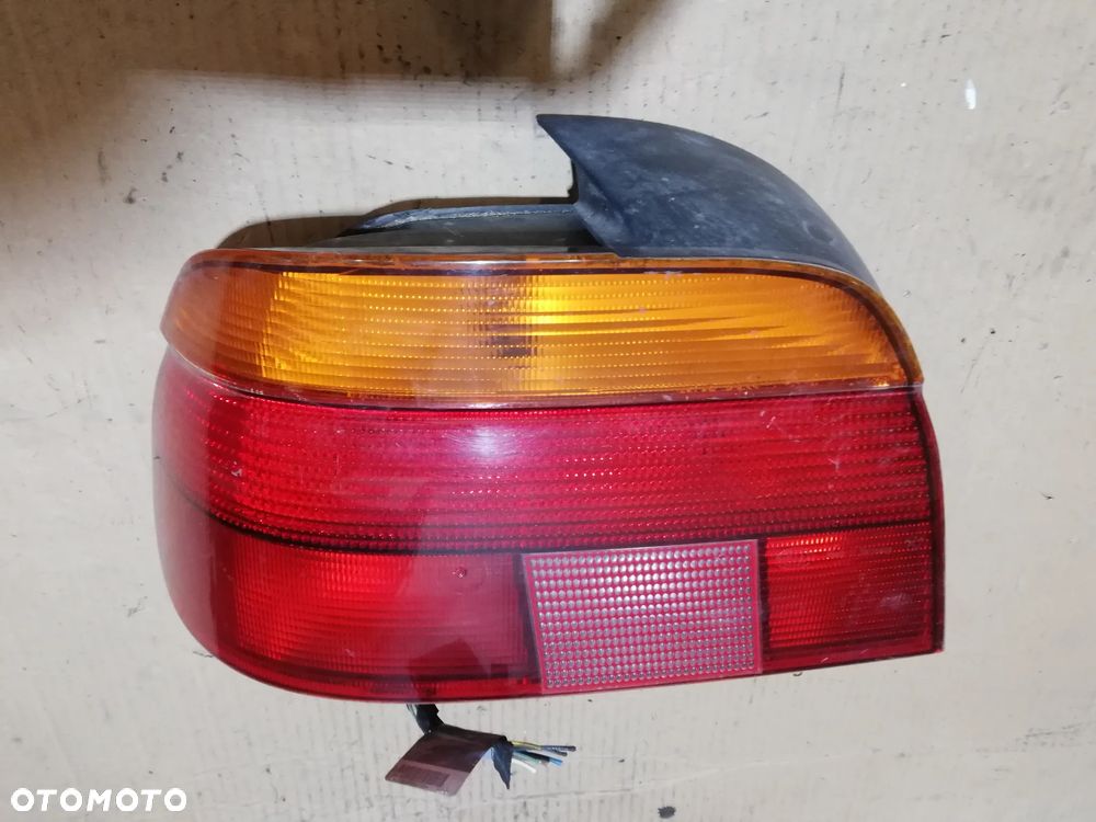 BMW E39 SEDAN TYLNA LEWA LAMPA TYŁ LEWY 8358031 - 1
