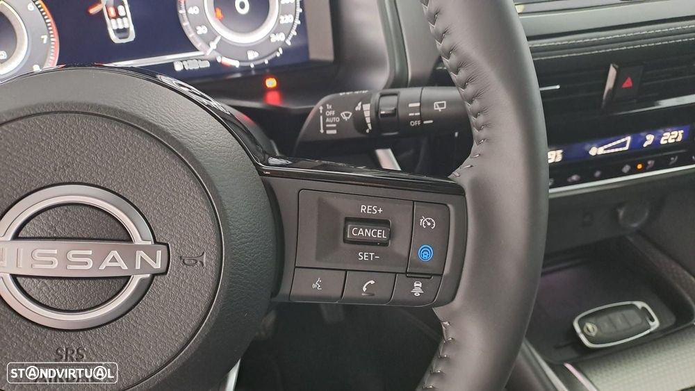 Nissan Qashqai 1.3 DIG-T N-Connecta LED - 17