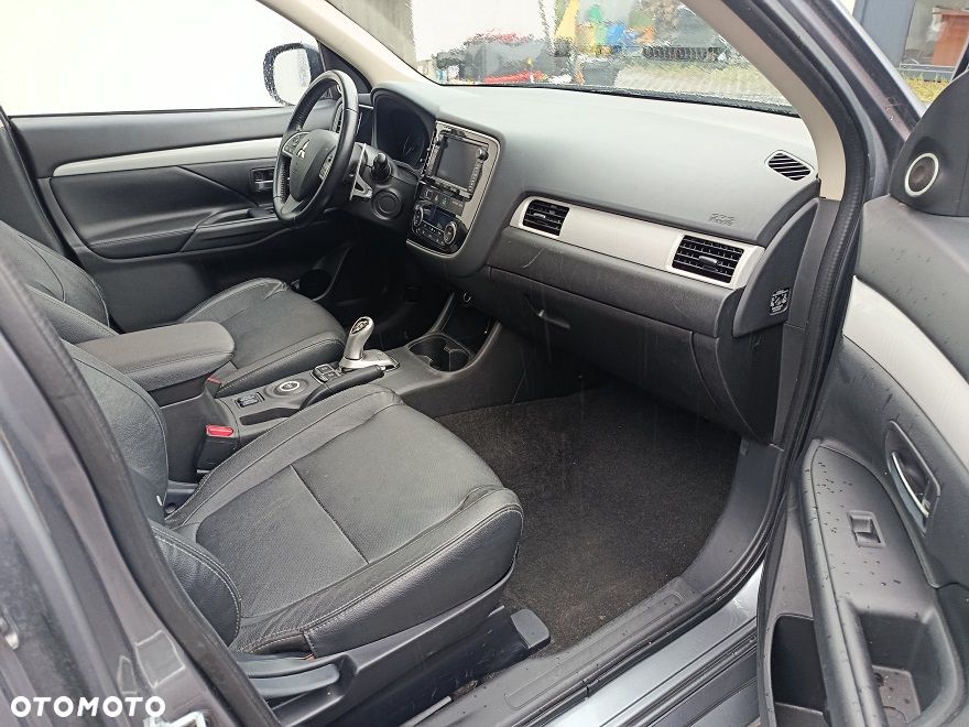 Mitsubishi Outlander - 6