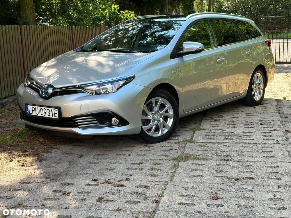 Toyota Auris 1.8 HSD Luna - 1