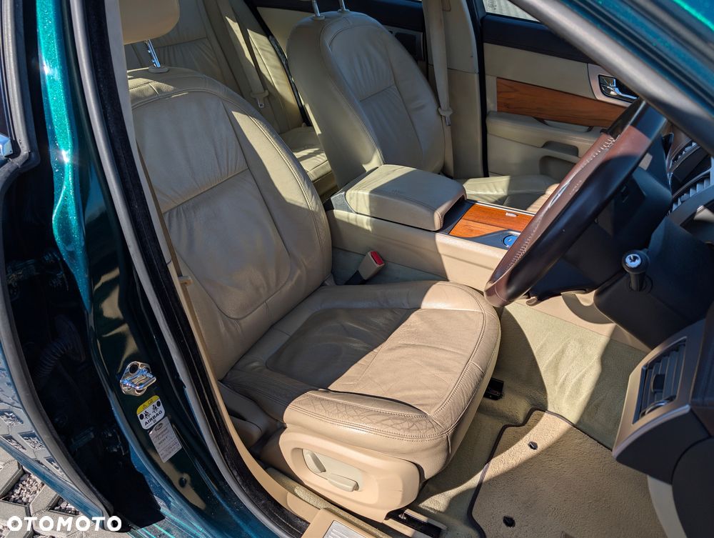 Jaguar XF 2.7 V6 D Luxury - 8