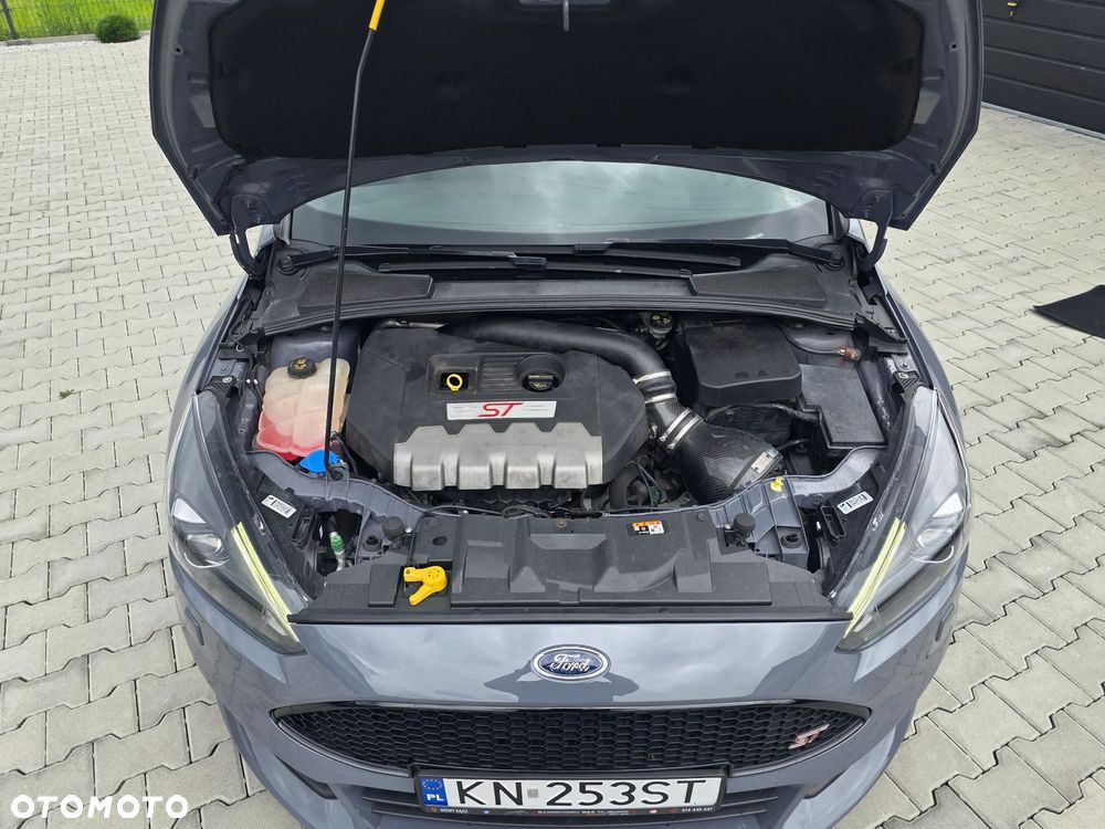 Ford Focus 2.0 EcoBoost ST mit Leder-Exclusiv-Paket - 24