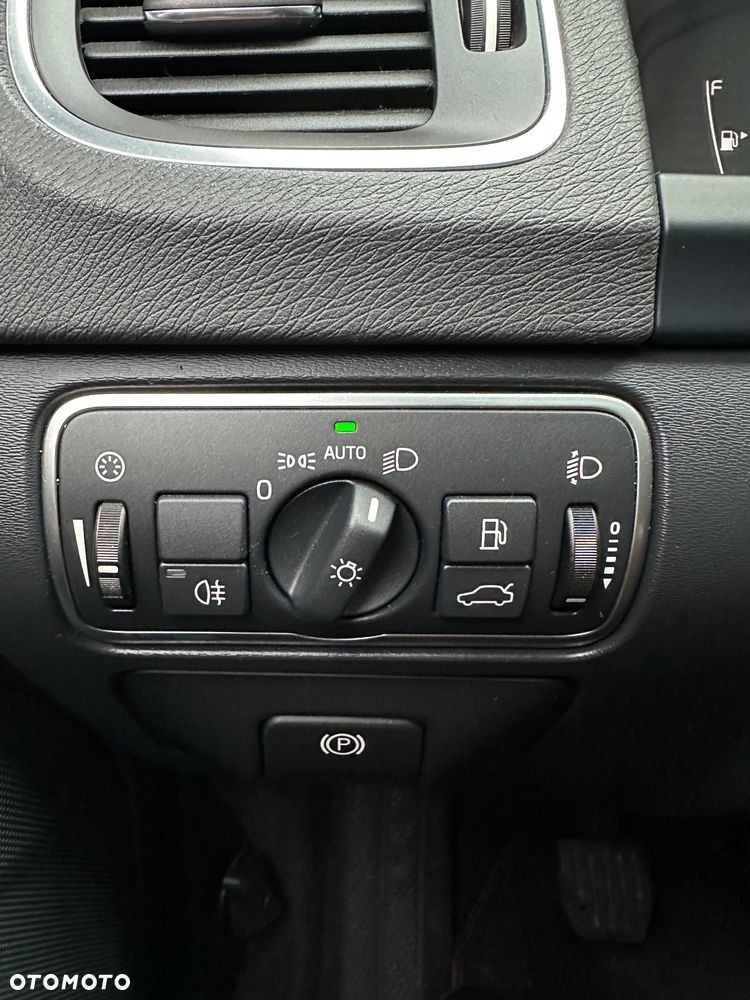 Volvo V60 D4 Momentum - 31