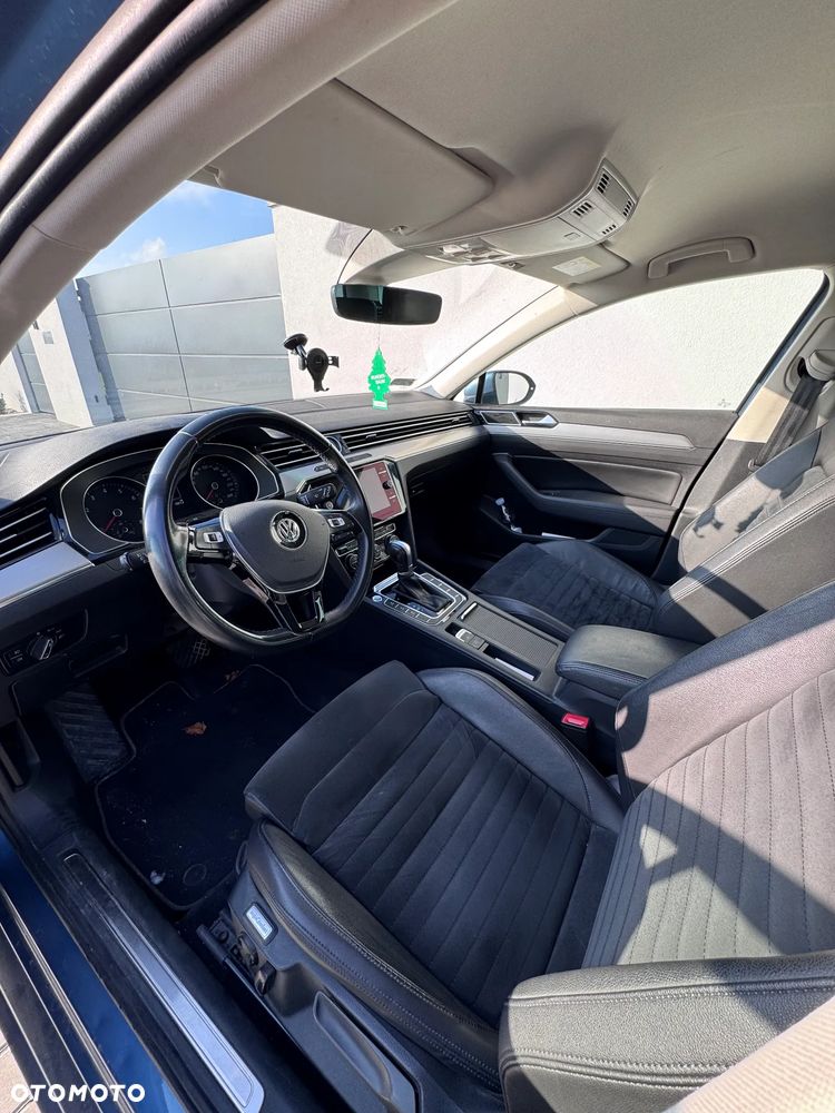 Volkswagen Passat - 11