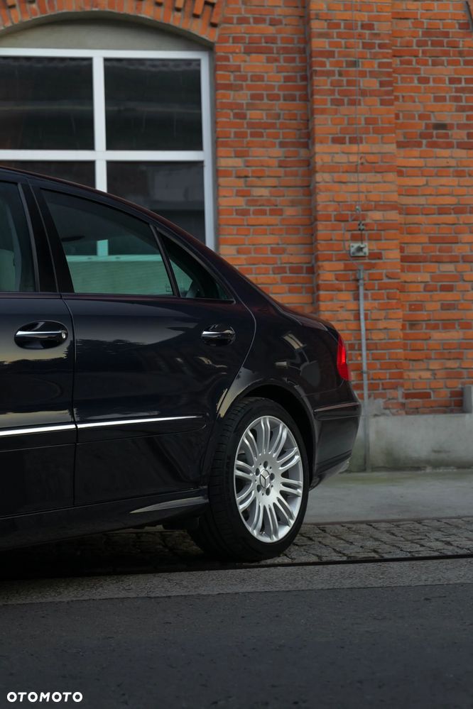 Mercedes-Benz Klasa E 500 4-Matic Elegance - 35