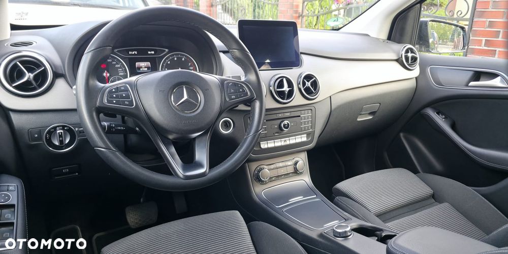 Mercedes-Benz Klasa B 180 7G-DCT Urban - 18