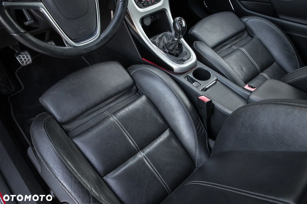 Opel Astra 1.6 Turbo Cosmo - 26