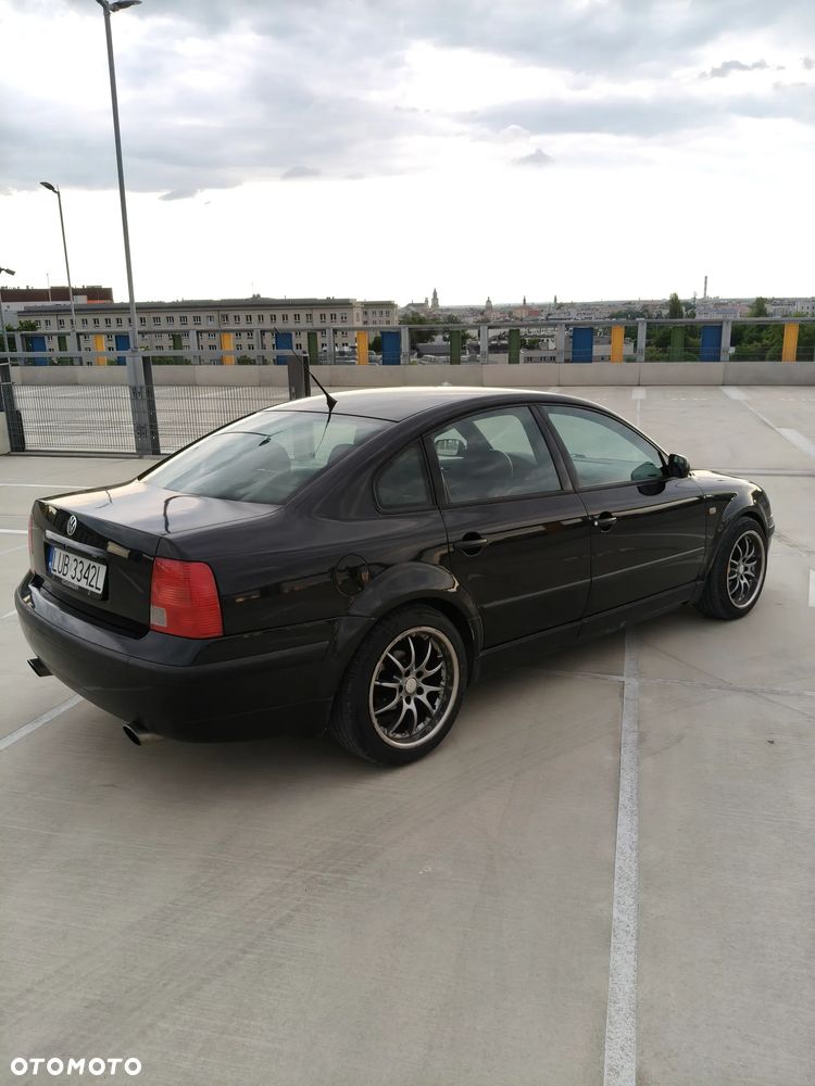 Volkswagen Passat - 12