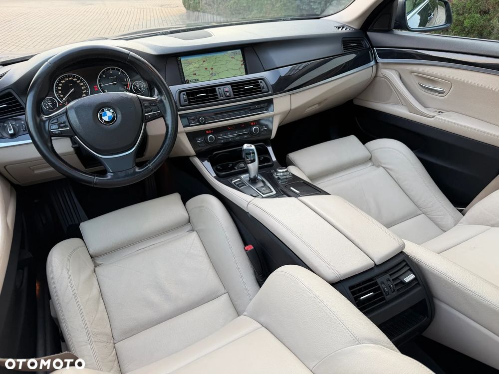 BMW Seria 5 525d Sport-Aut Luxury Line - 2