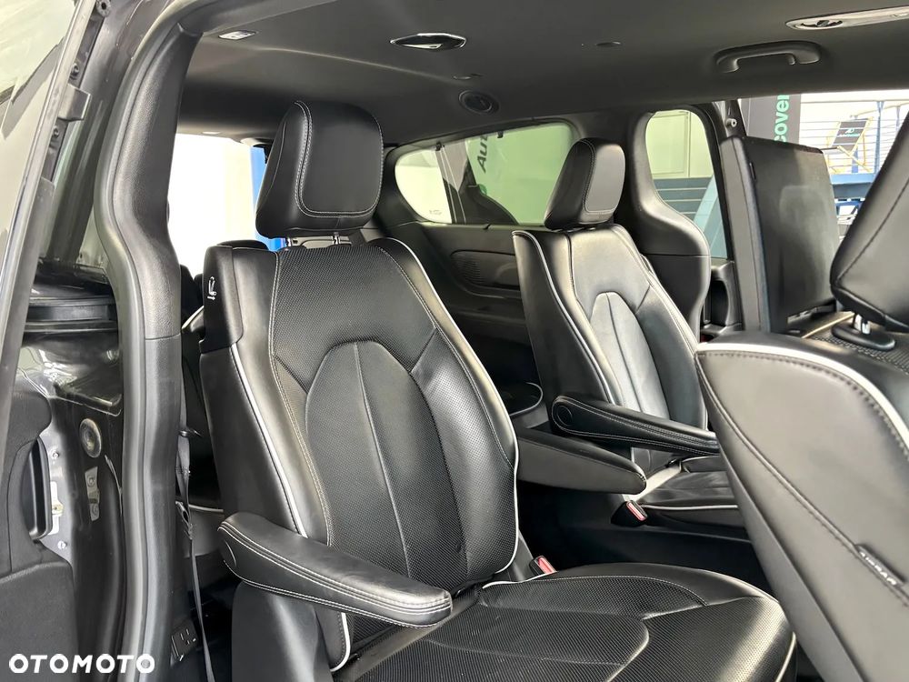 Chrysler Pacifica - 29