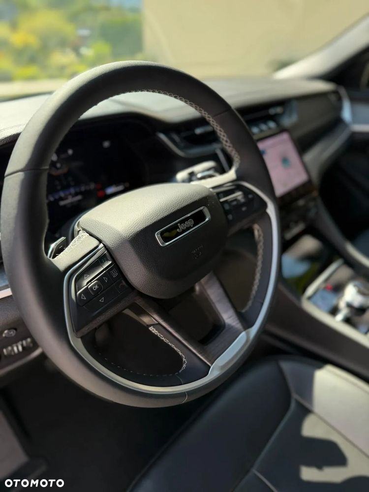 Jeep Grand Cherokee - 14