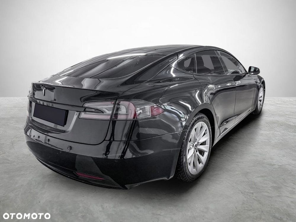 Tesla Model S - 4