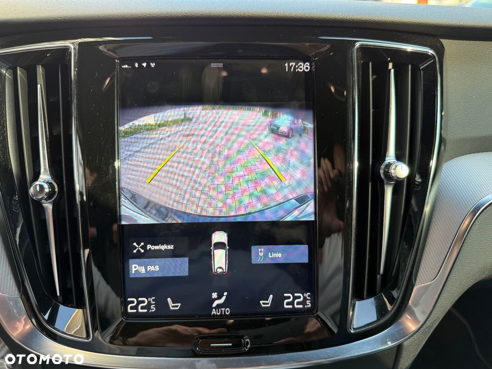 Volvo V60 D4 R-Design - 27